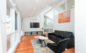 Cozy Retreat-4 Queen Bed, 3Tv, Full Kitchen, Cot, Pets Allowed-Fully Fenced, Freewifi